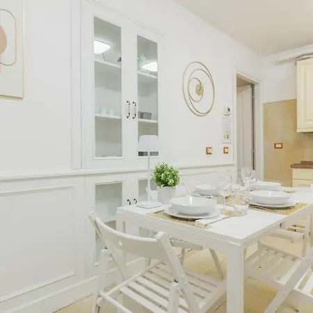 Apartment Duomo - Montenapoleone, Comfort & Wi-fi Milan