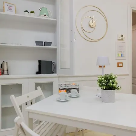 Apartment Duomo - Montenapoleone, Comfort & Wi-fi Milan