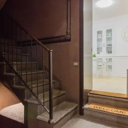 Duomo - Montenapoleone, Comfort & Wi-fi Apartment Milan