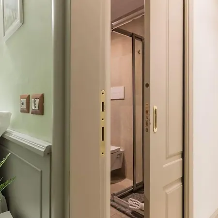 Duomo - Montenapoleone, Comfort & Wi-fi Apartment *
