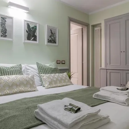 Apartment Duomo - Montenapoleone, Comfort & Wi-fi Milan