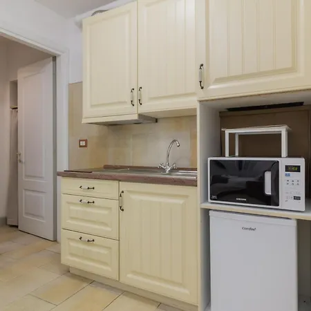 Duomo - Montenapoleone, Comfort & Wi-fi Apartment